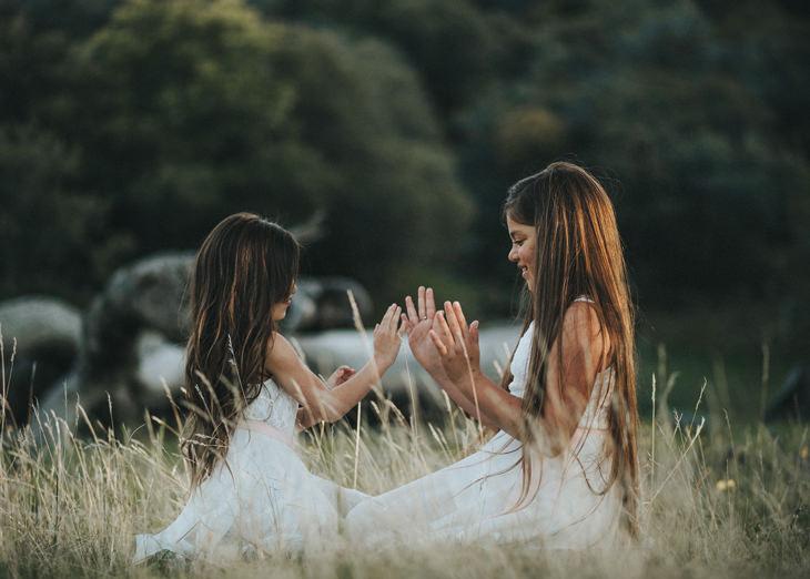 Старший ребенок ревнует к&nbsp;младшему